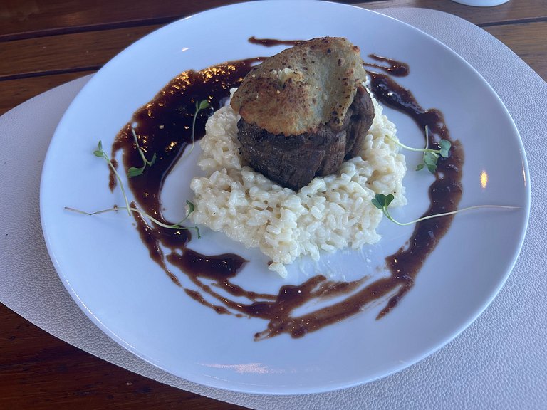 Beira-mar com restaurante, academia e recreação