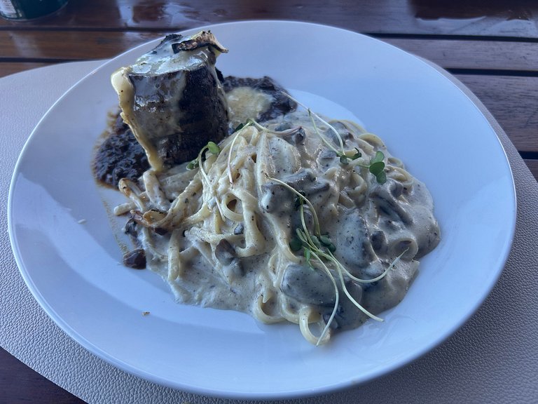 Beira-mar com restaurante, academia e recreação
