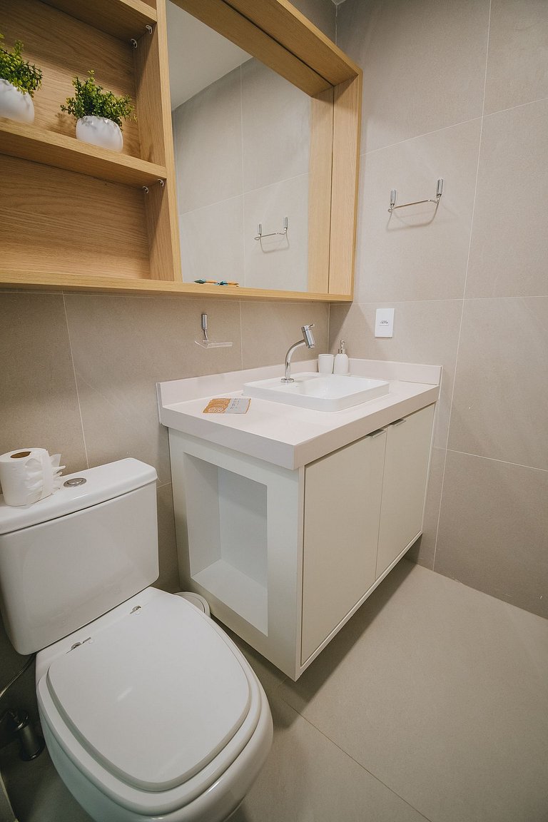 Apê 2 quartos beira-mar c/ restaurante e recreação