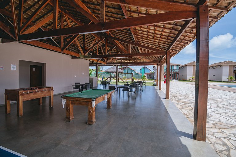 Casa c/ piscina privativa frente a parque aquático