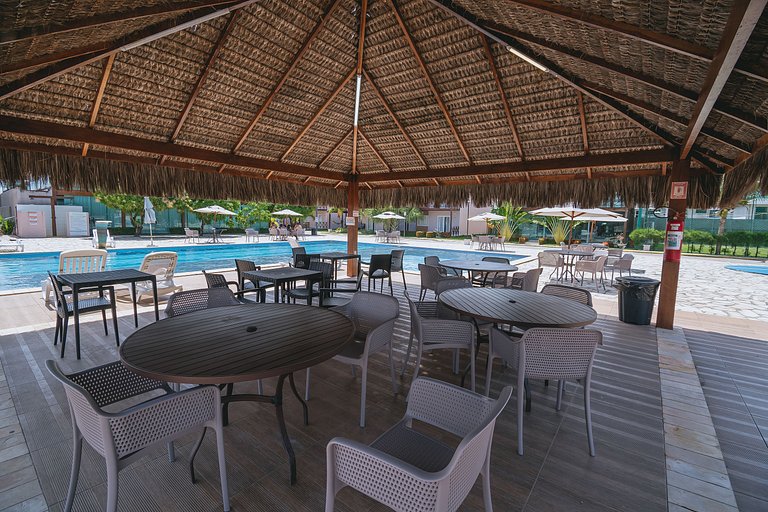 Casa c/ piscina privativa frente a parque aquático