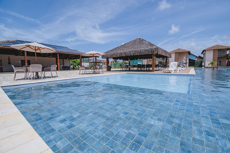 Casa c/ piscina privativa frente a parque aquático