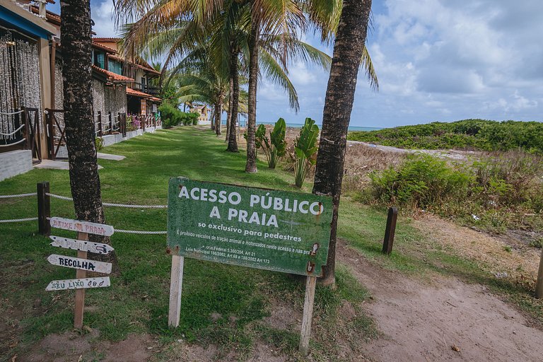 Casa c/ piscina privativa frente a parque aquático