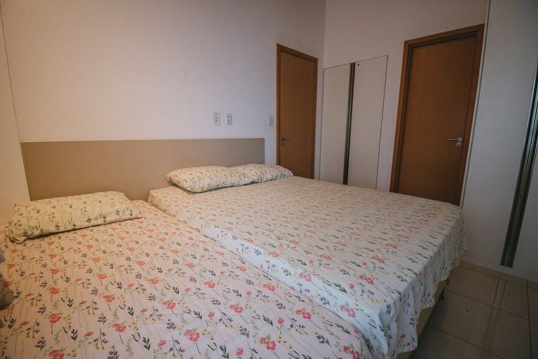 Casa c/ piscina privativa frente a parque aquático