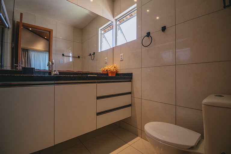 Casa c/ piscina privativa frente a parque aquático