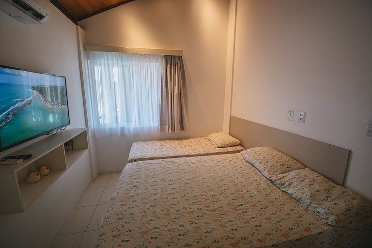 Casa c/ piscina privativa frente a parque aquático