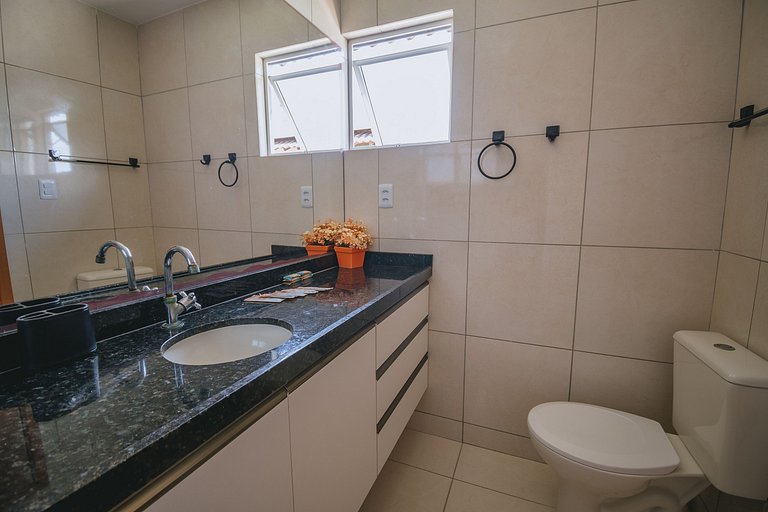 Casa c/ piscina privativa frente a parque aquático