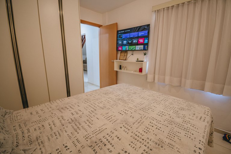 Casa c/ piscina privativa frente a parque aquático