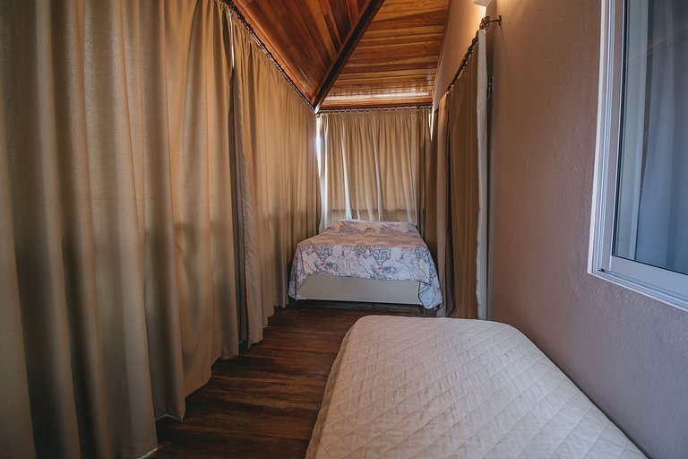 Casa c/ piscina privativa frente a parque aquático