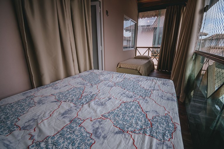 Casa c/ piscina privativa frente a parque aquático