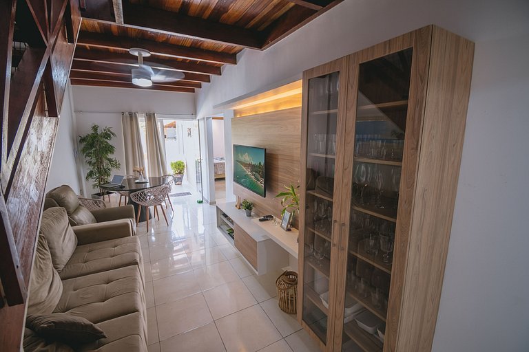 Casa c/ piscina privativa frente a parque aquático