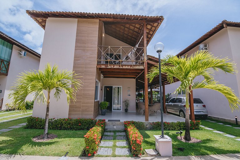 Casa c/ piscina privativa frente a parque aquático