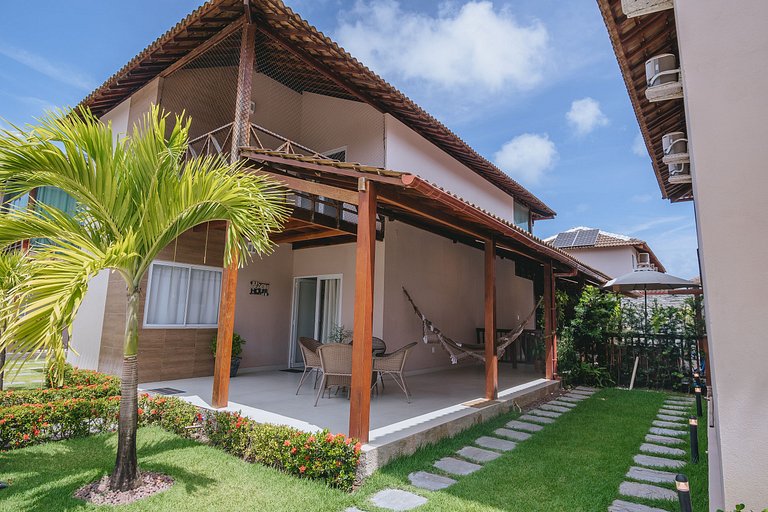 Casa c/ piscina privativa frente a parque aquático