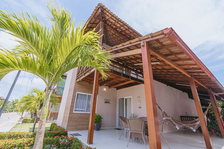 Casa c/ piscina privativa frente a parque aquático