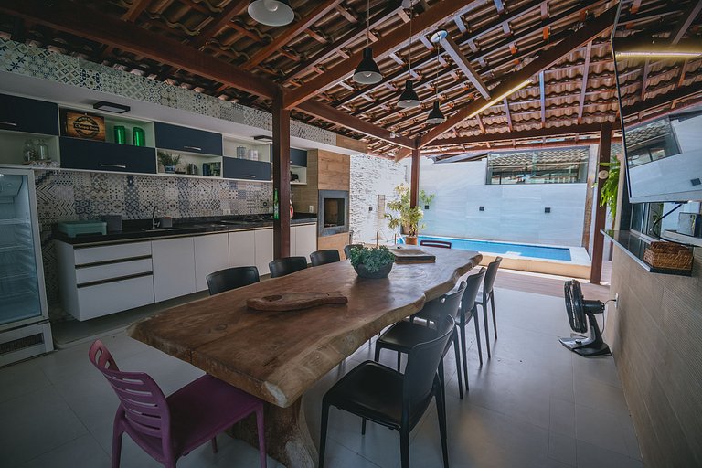 Casa c/ piscina privativa frente a parque aquático