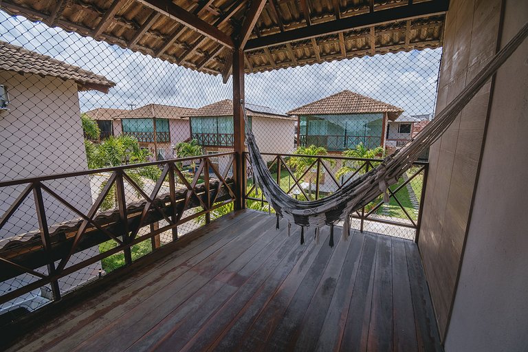 Casa c/ piscina privativa frente a parque aquático