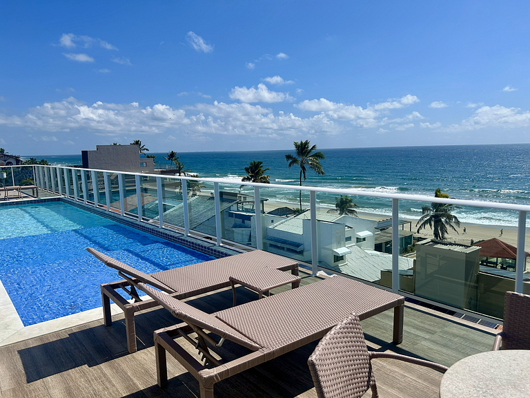 Estúdio com vista mar e piscina no rooftop