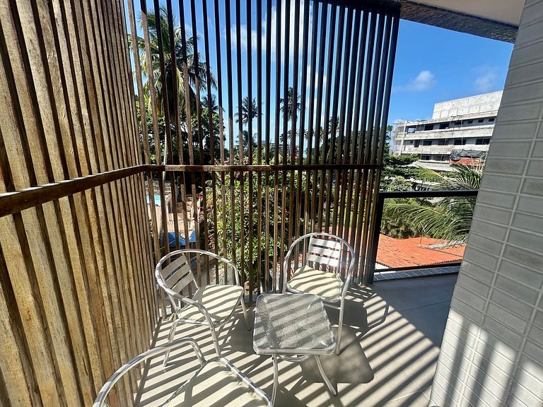 Apê com varanda a 50 m das Piscinas Naturais