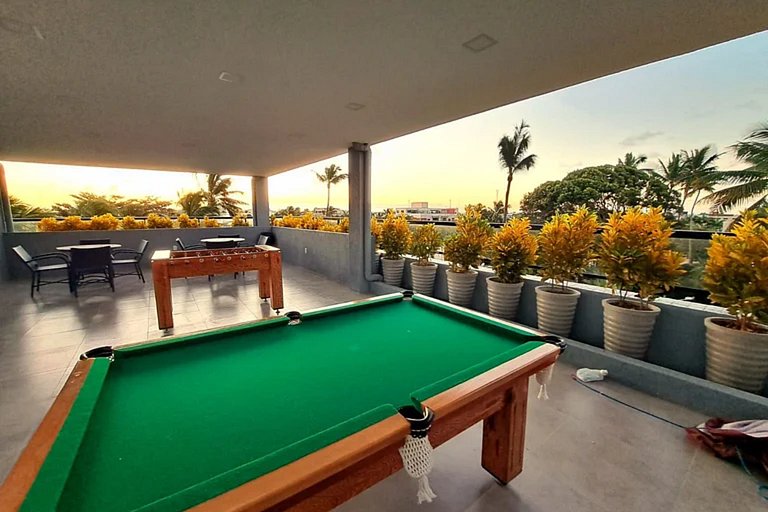 Apê com varanda a 50 m das Piscinas Naturais