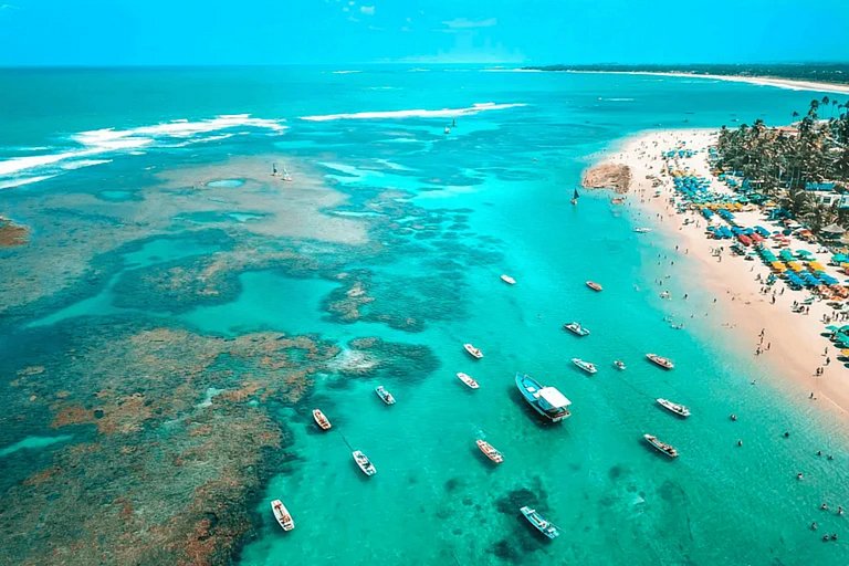 Apê com varanda a 50 m das Piscinas Naturais